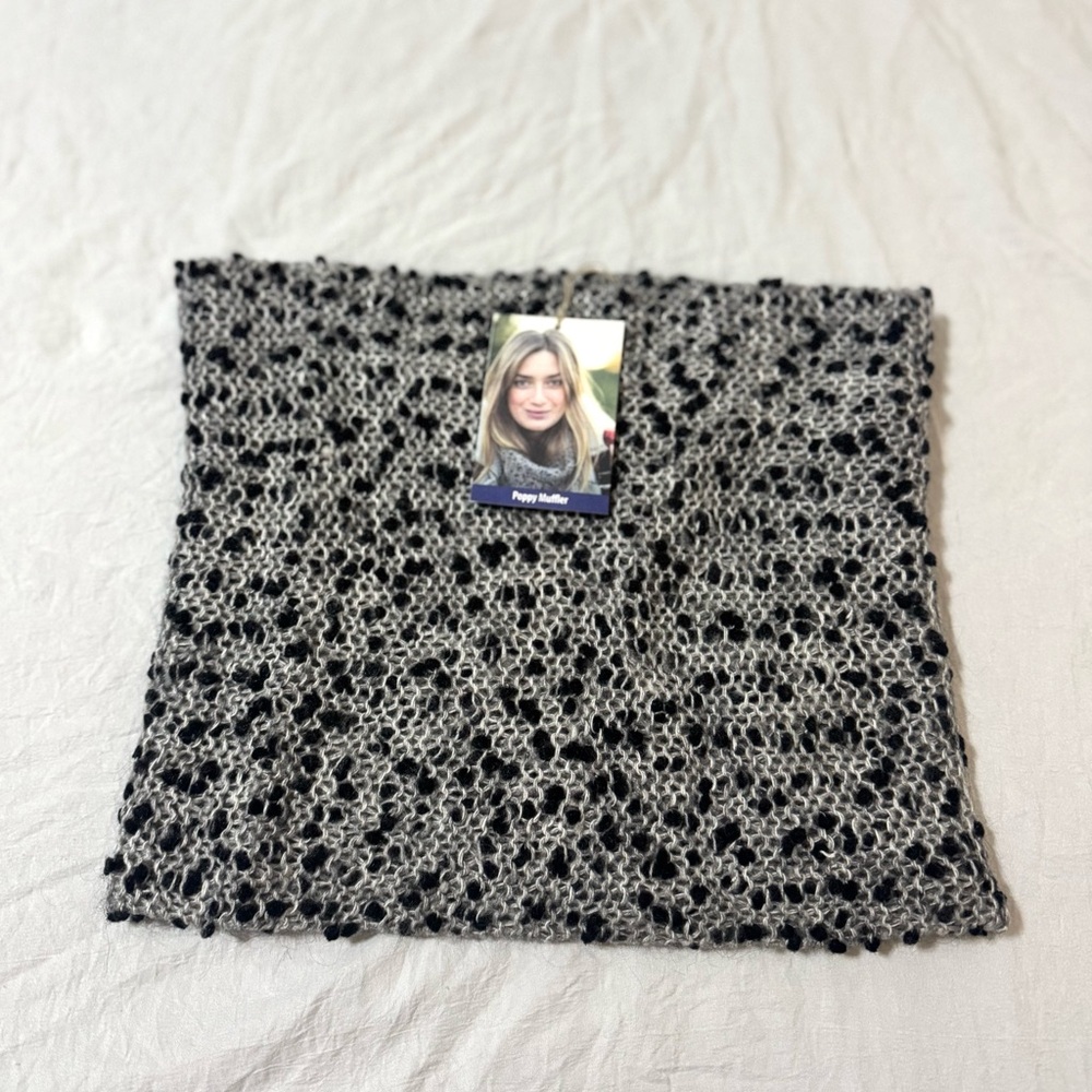 Royal Robbins Black and Gray Knit Poppy Muffler Infinity Neck Scarf NWT New